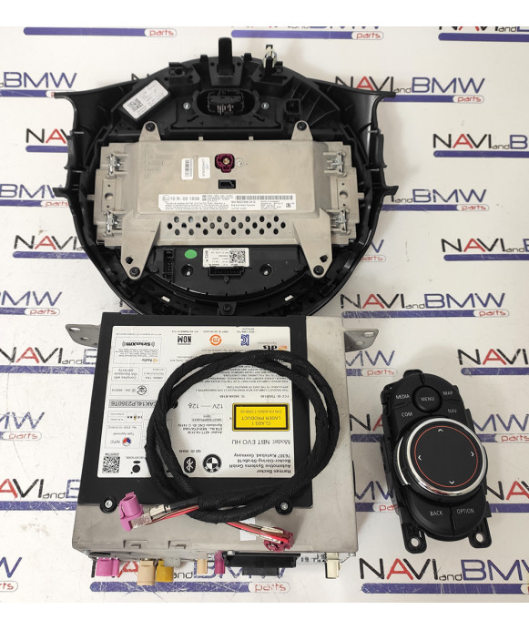 MINI Clubman S F54 EVO ID6 navigation system...