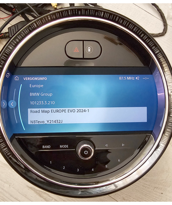 MINI F55 F56 LCI APIX2 Touchscreen display with...