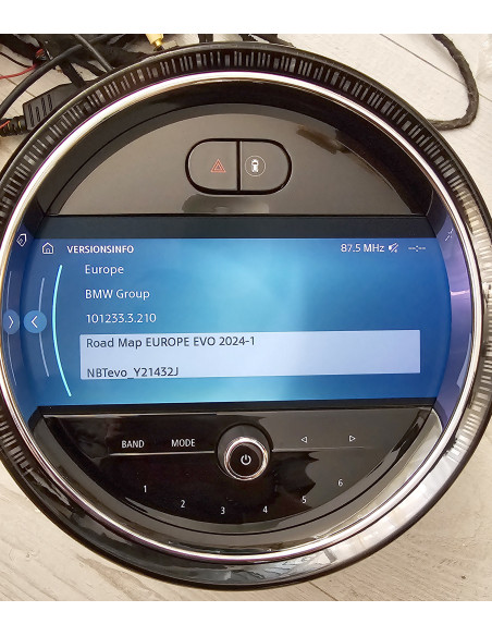MINI Clubman F54 LCI APIX2 Touchscreen display with surround panel and buttons