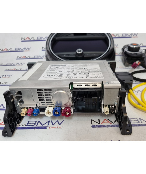 MINI CLUBMAN F54 Touchscreen navigation system...